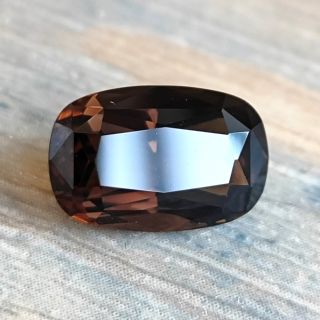 Černý morion z České republiky 💎 Morion je vzácný druh tmavé záhnědy. Úžasně temně hnědý až černý drahokam pochází z...